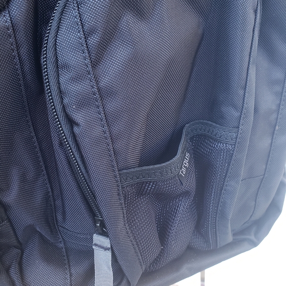 Targus Groove 27L Laptop Bacpack! - Picture 7 of 12